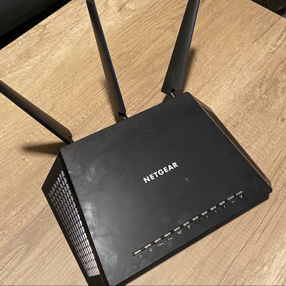 Netgear Nighthawk Wifi Router, excellent condition - Picture 2 of 4